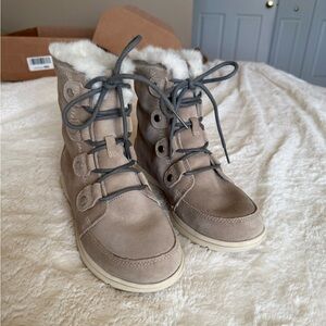 Sorel Joan Explorer boots size 9 excellent condition